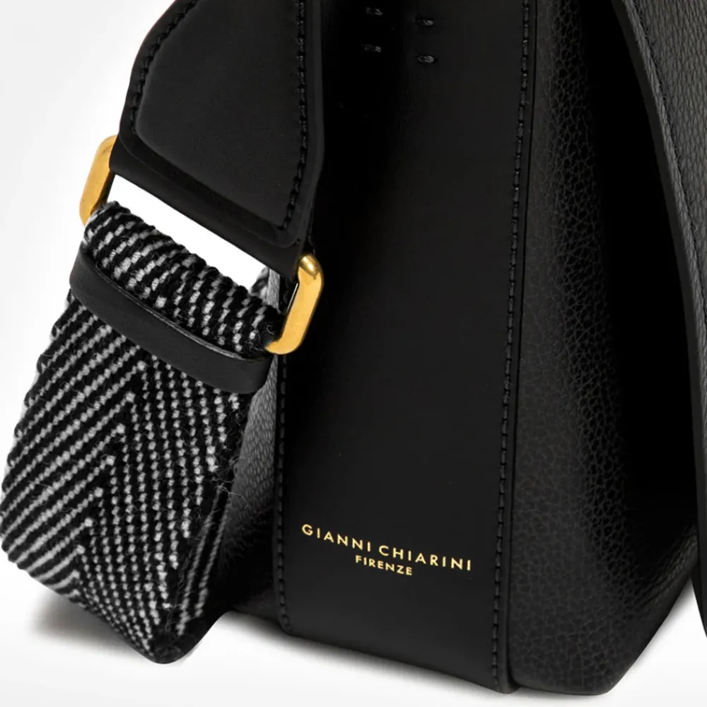 Black Leather Tea Flap Bag>Caroline Gardner Flash Sale