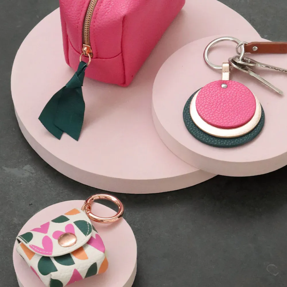 Green/Pink Spot Keyring>Caroline Gardner Best